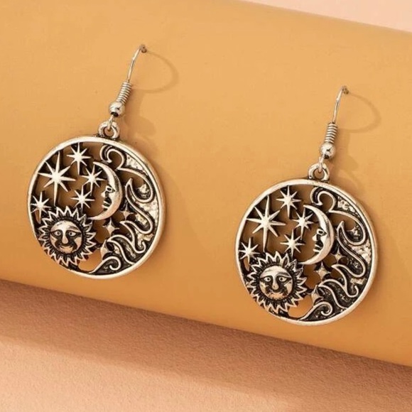 🎉HP🎉 🦋 3/$24 Sun and moon earrings / NWOT - Picture 2 of 4